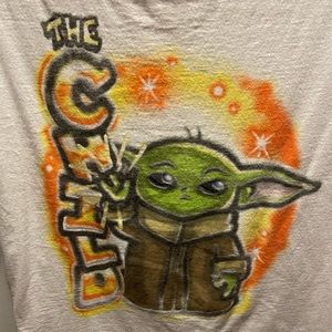 Star Wars The Mandalorian “The Child” Airbrush Graphic Tee Shirt (Medium)